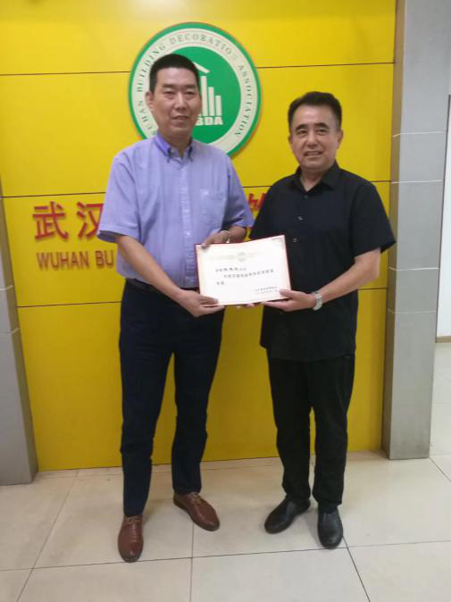 我省首個專家?guī)煺匠闪?，今泰裝飾工程經(jīng)理受(圖2)